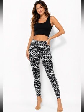 Shosho Black and White Patterned Leggings, OS